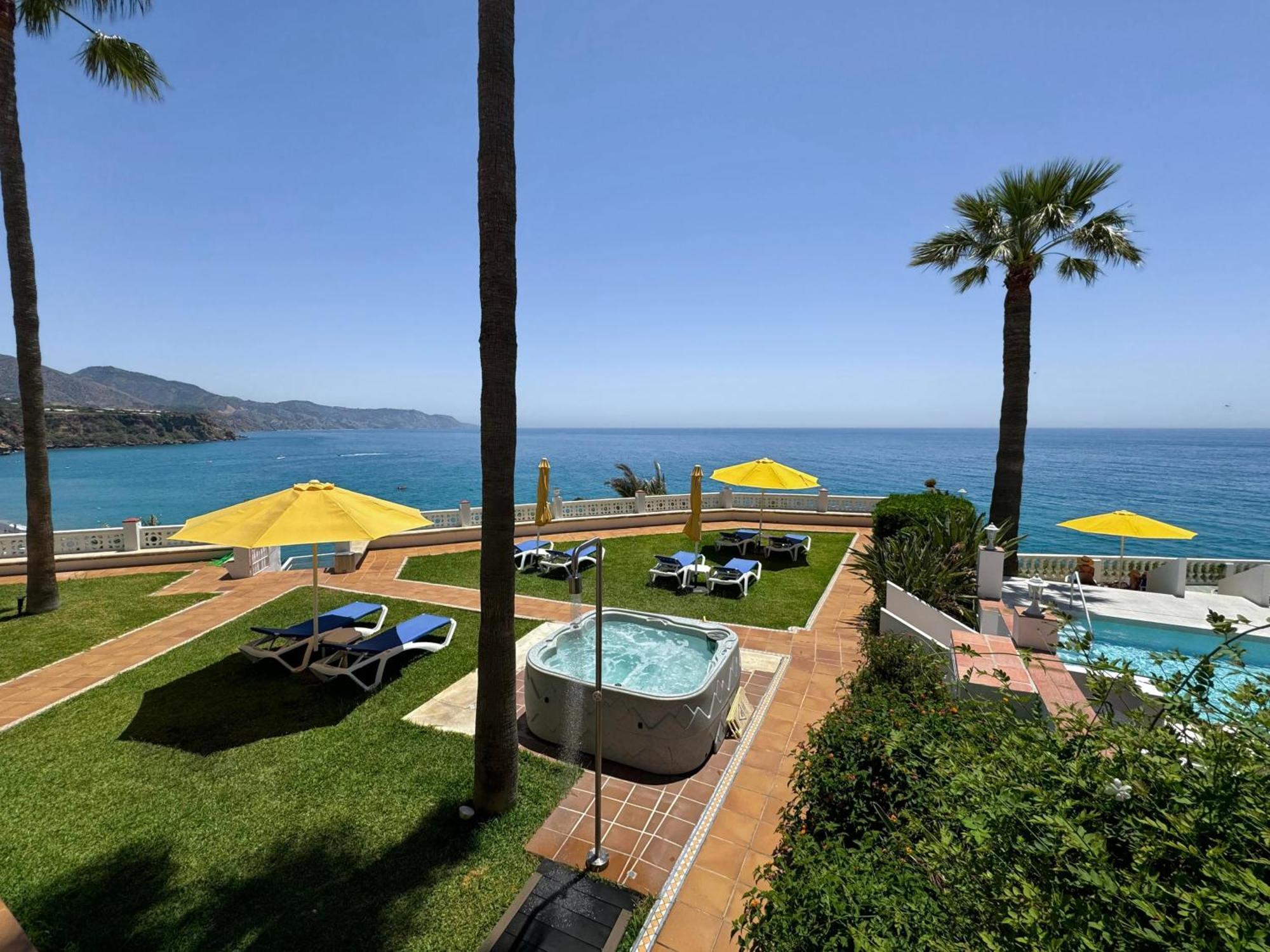 Hotel Paraiso Del Mar Nerja Kültér fotó