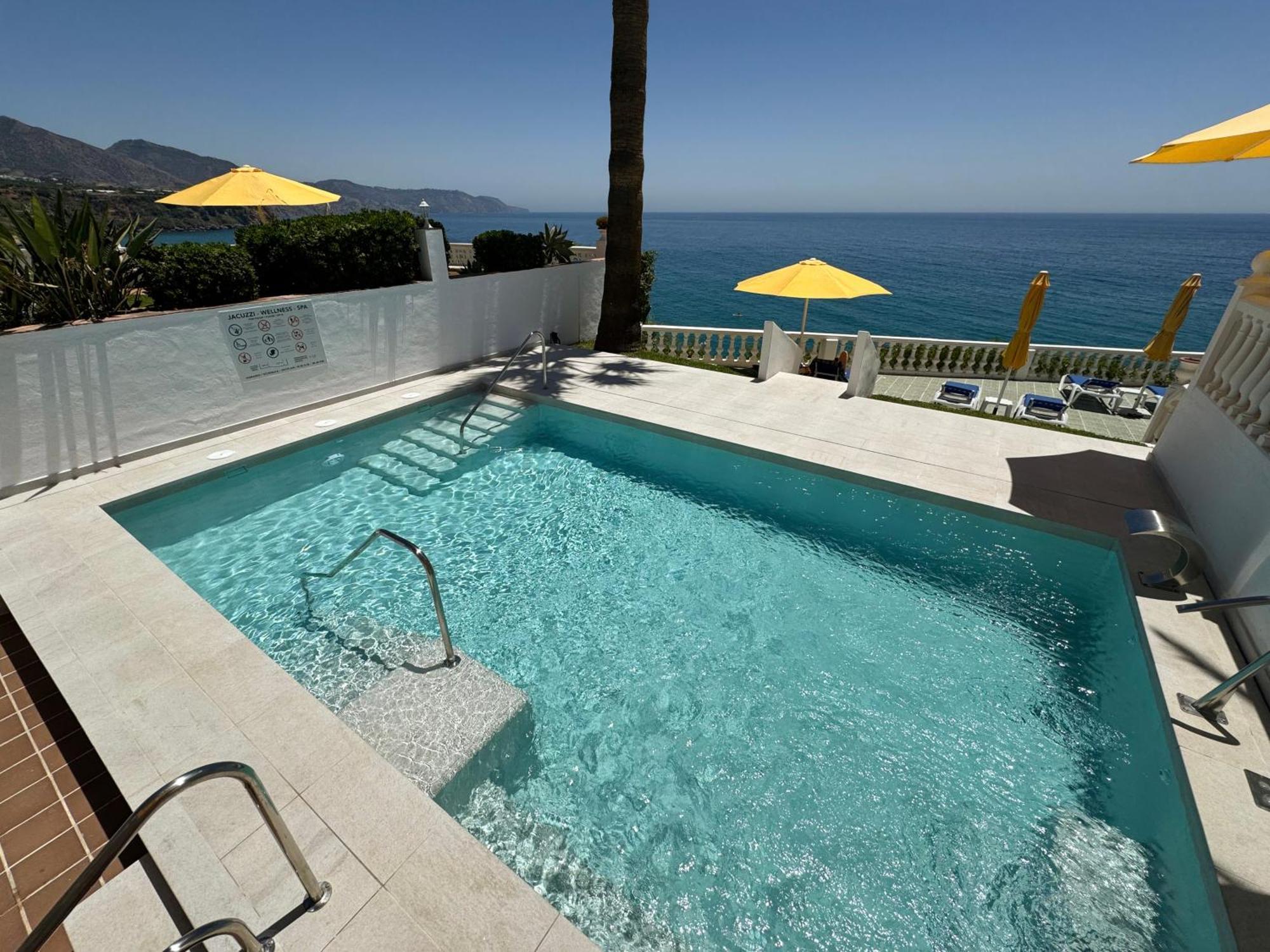 Hotel Paraiso Del Mar Nerja Kültér fotó