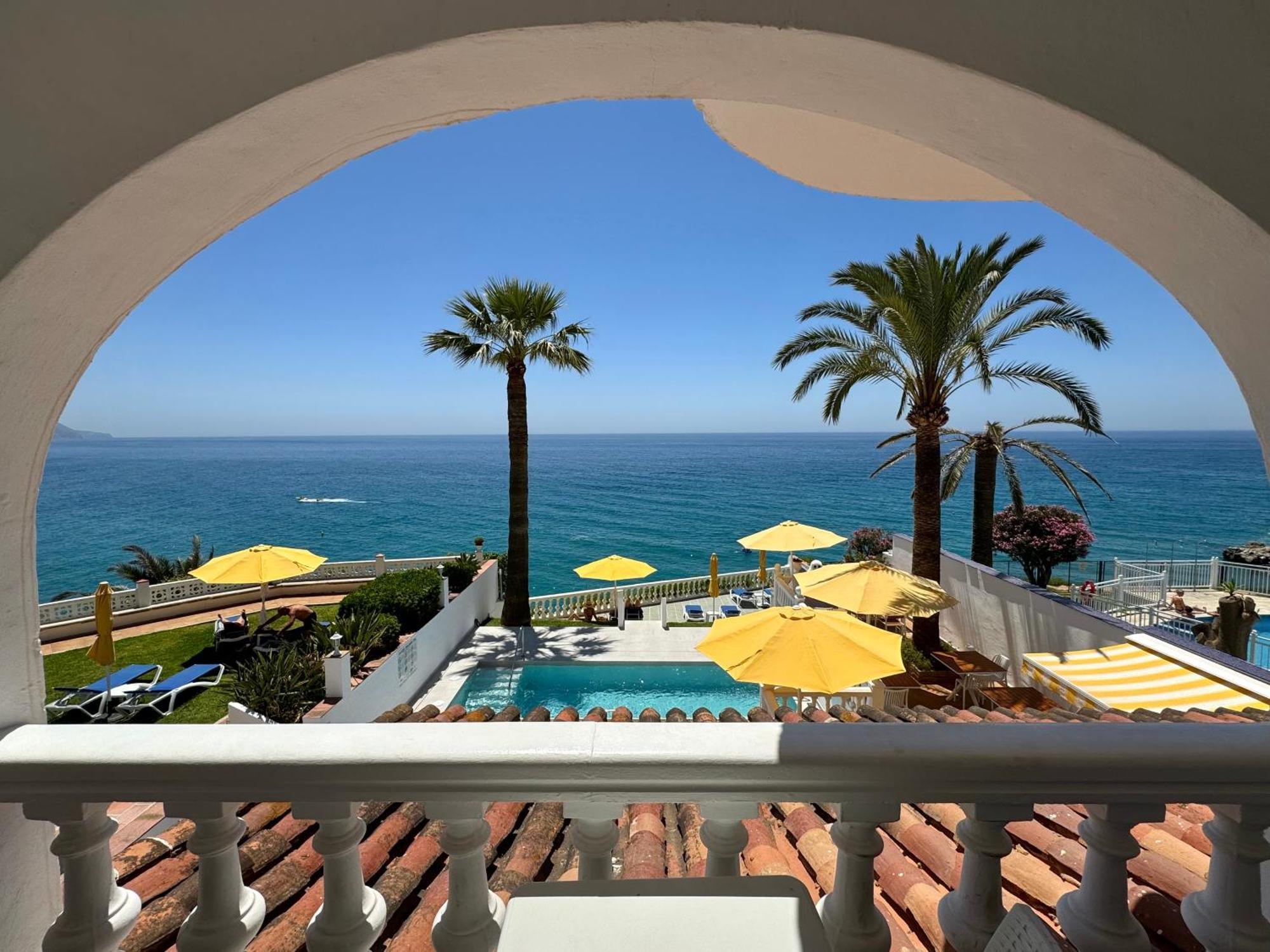 Hotel Paraiso Del Mar Nerja Kültér fotó