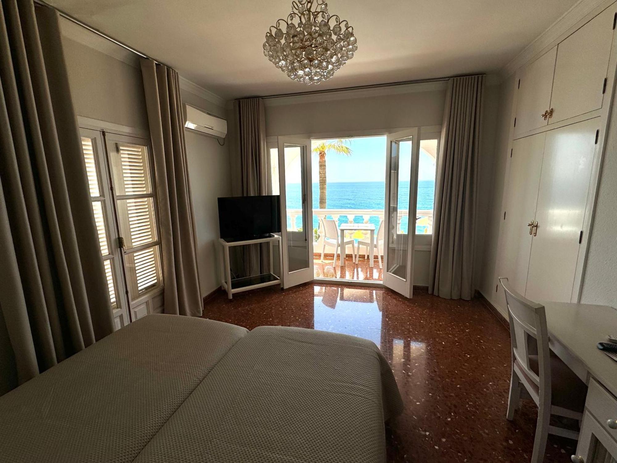 Hotel Paraiso Del Mar Nerja Szoba fotó